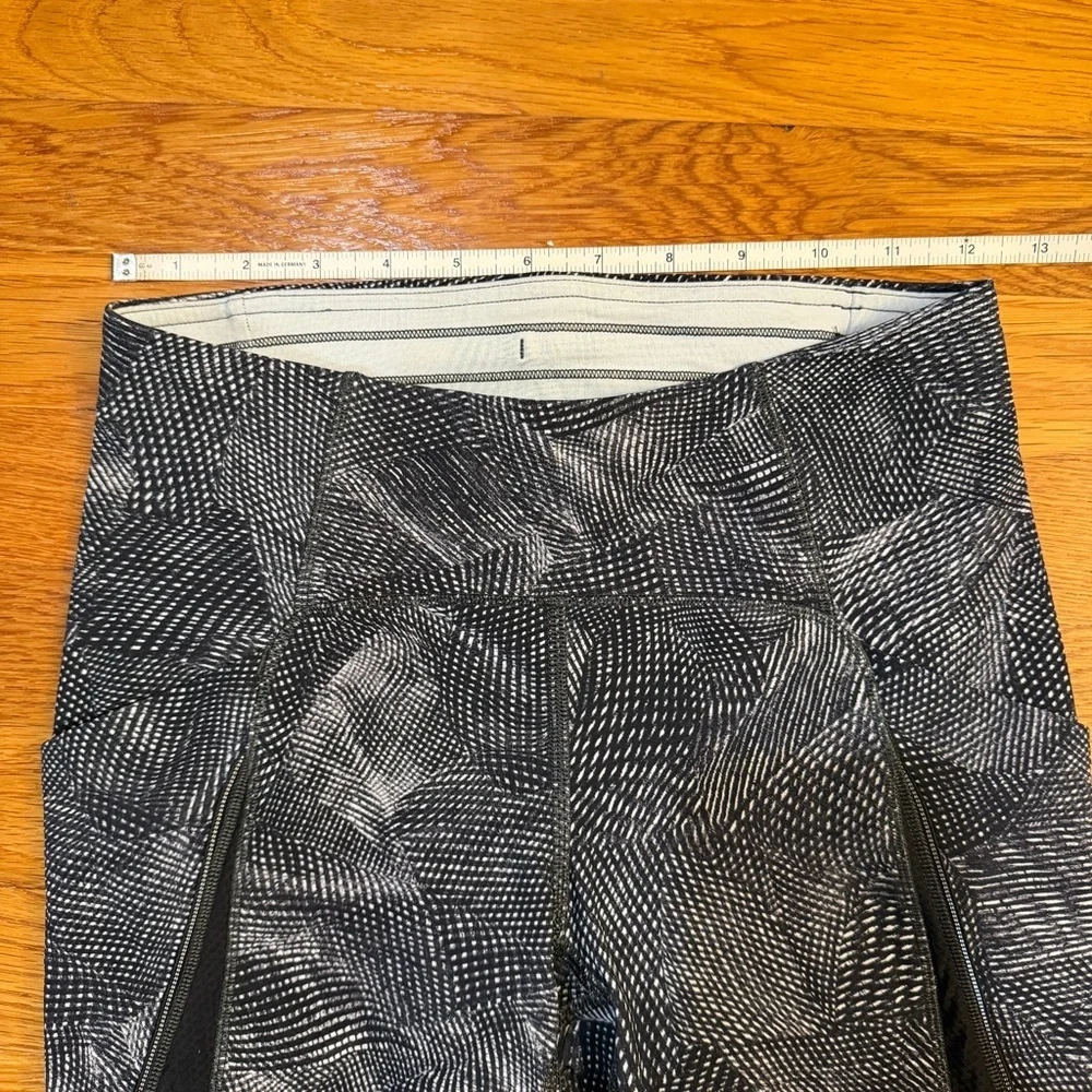 Lululemon Run Off Route Mid-Rise Crop 21